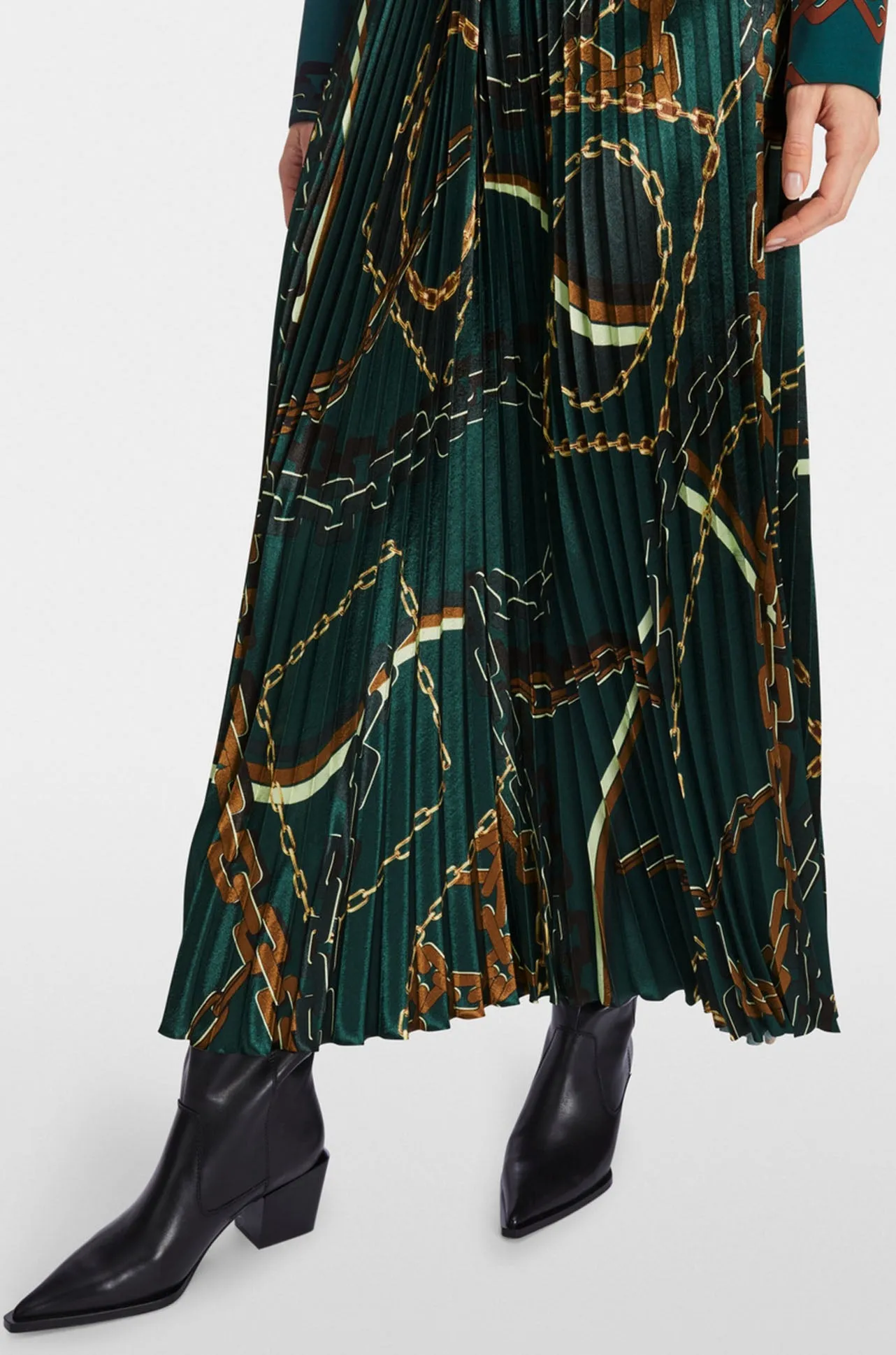 Marc Cain - Pleated Skirt with Chain Print